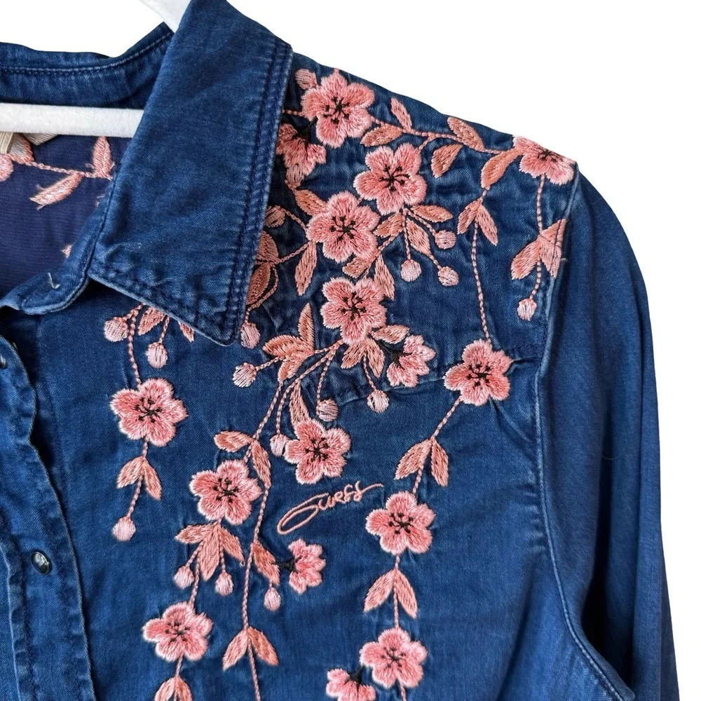 Guess Blue  Button Down Shirt with Pink Floral Embroidery Size M Boho Western - Picture 13 of 16
